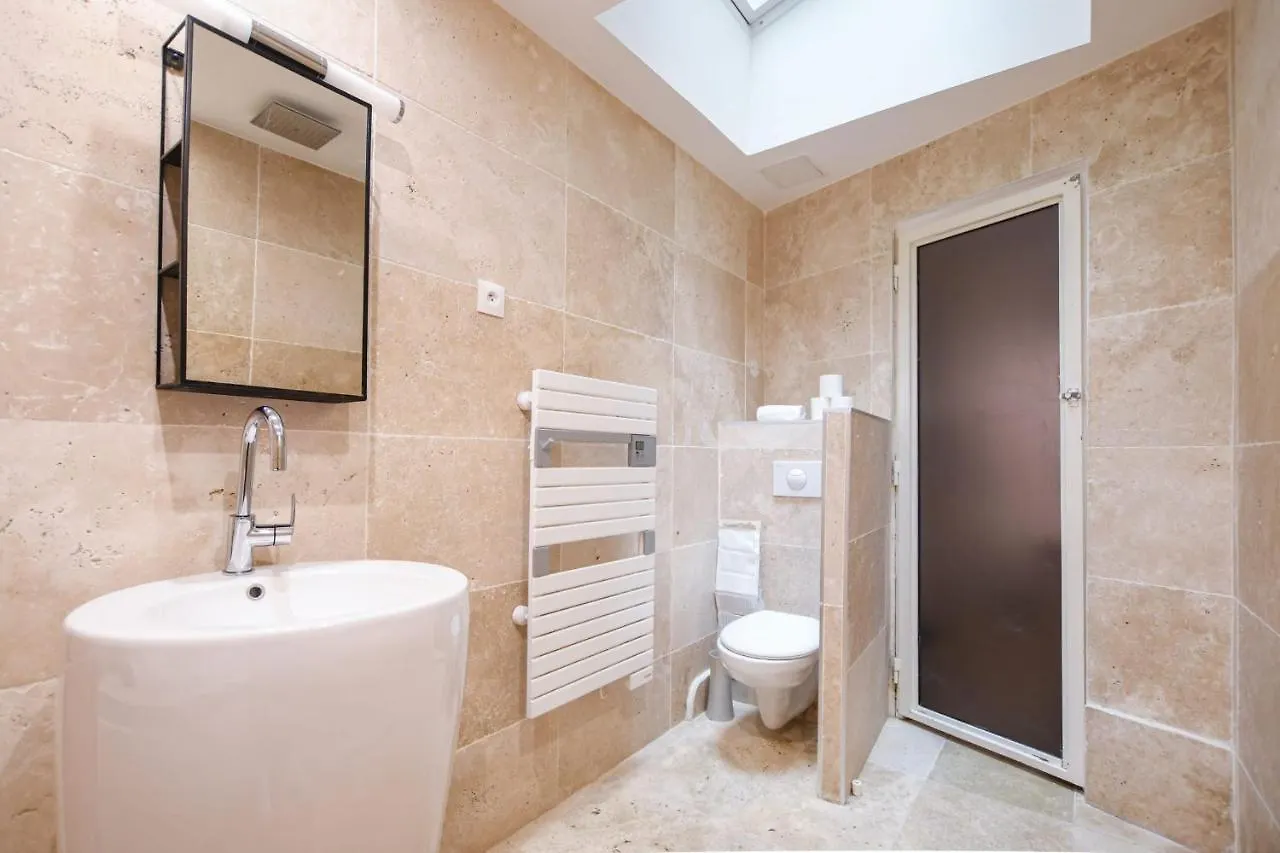 Guestready- Studio With Bath - Grands Boulevards Apartment Paris